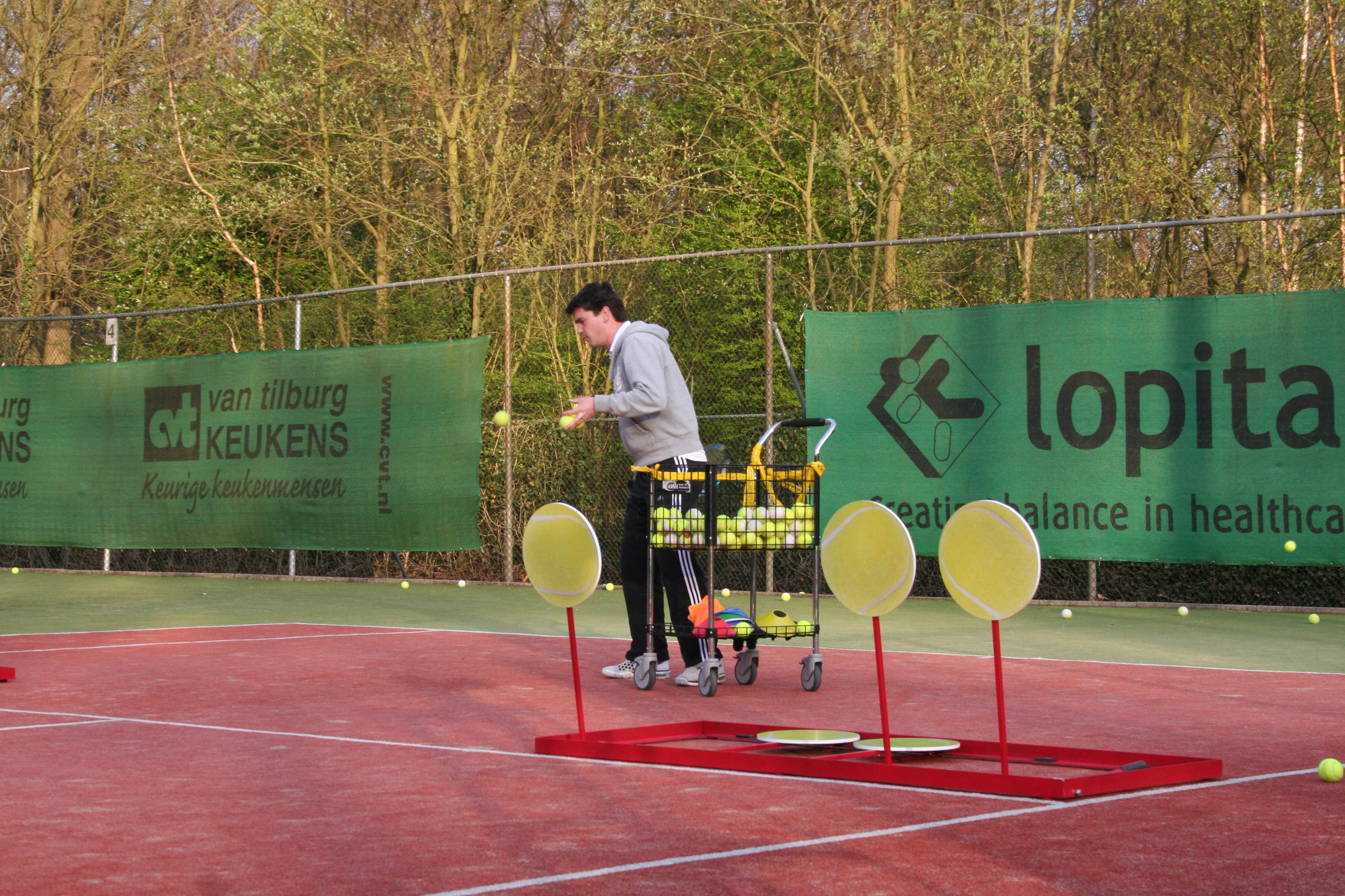 Verkoop - Tennisballenmuur