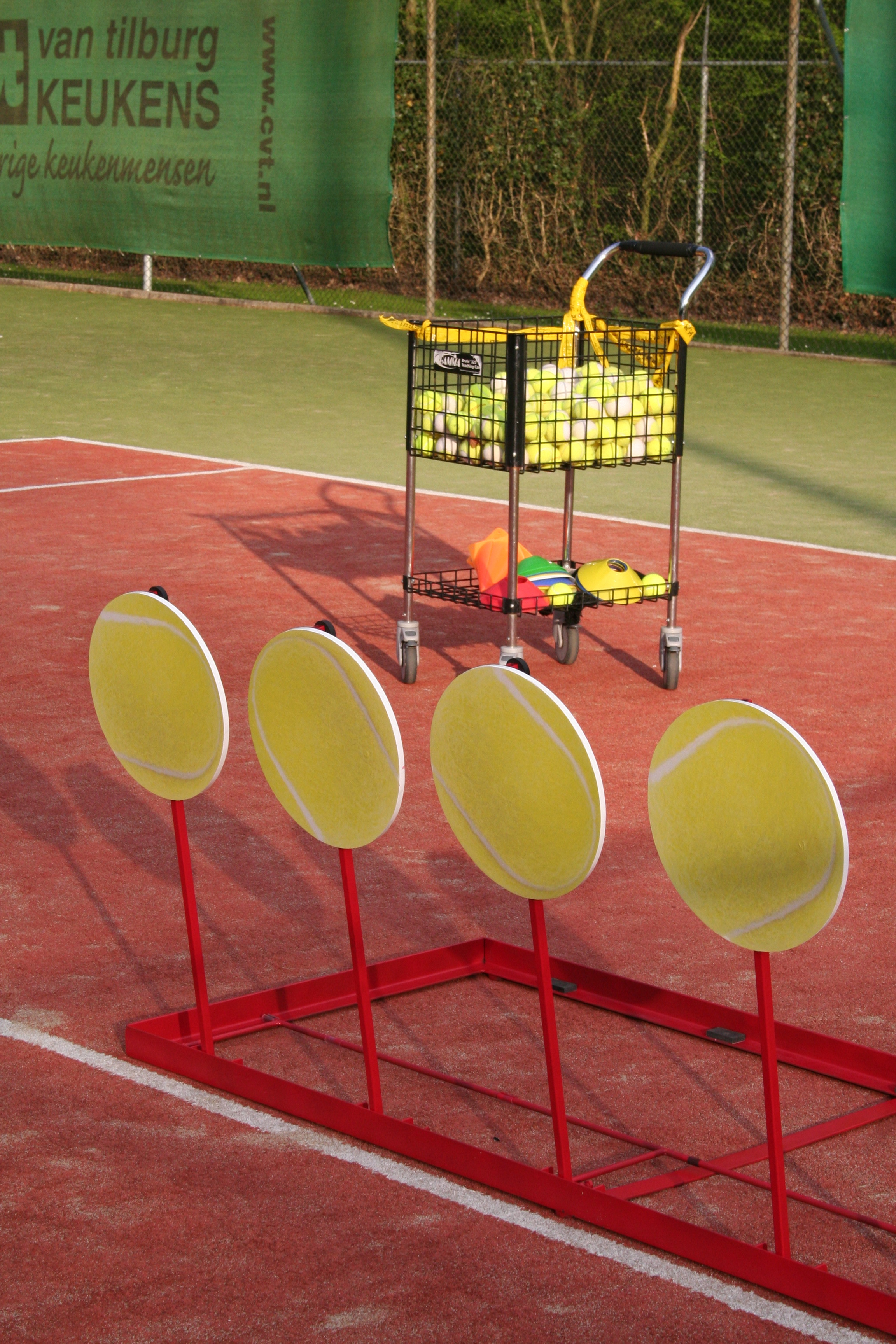 Verkoop - Tennisballenmuur