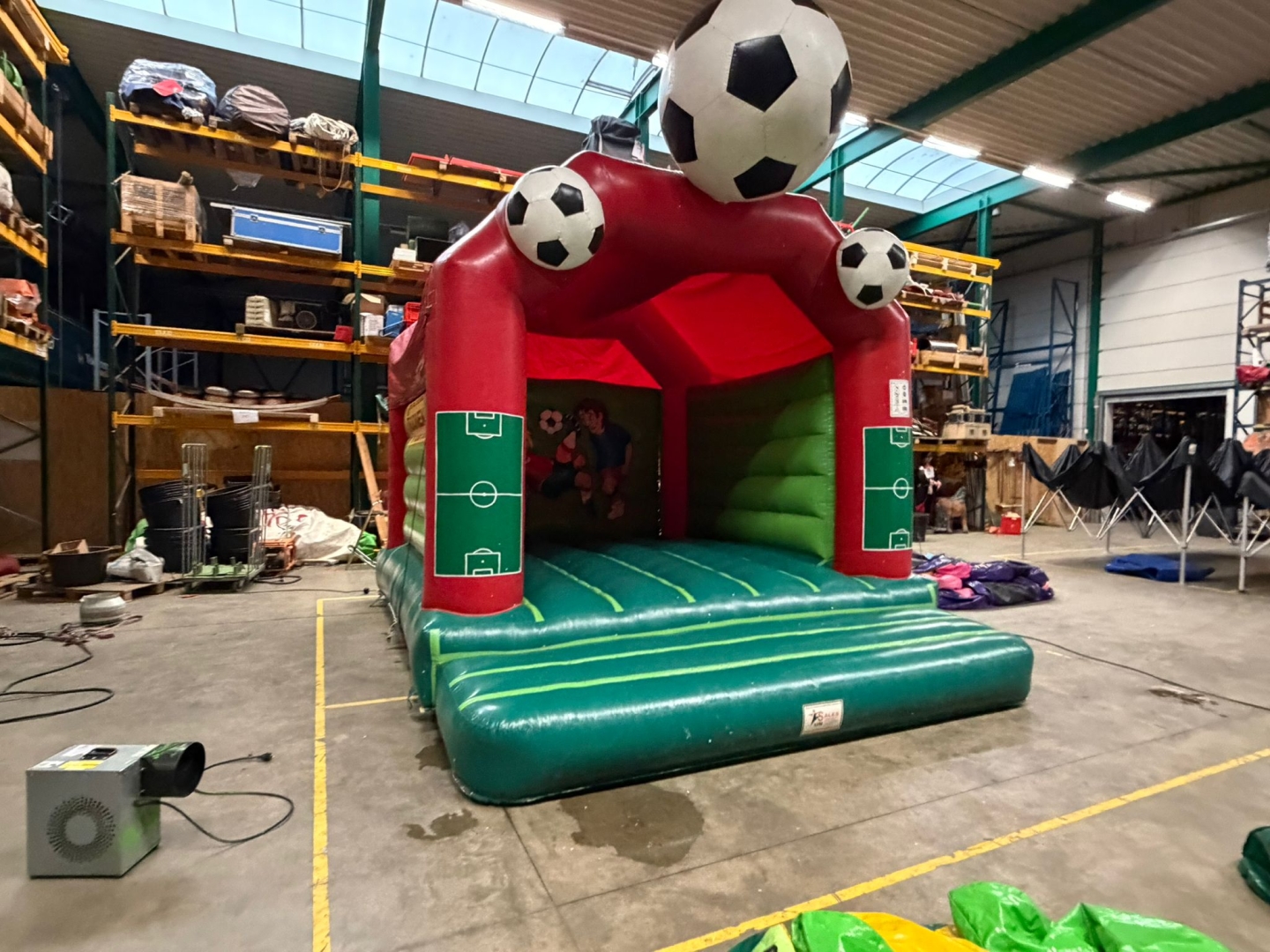 Verkoop - Voetbalspringkussen met overkapping