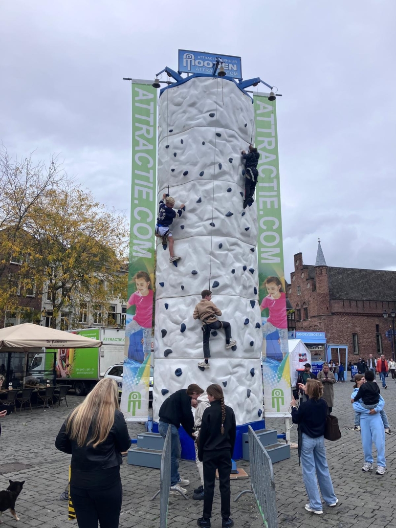 Klimwand op aanhanger (voor 3 personen)