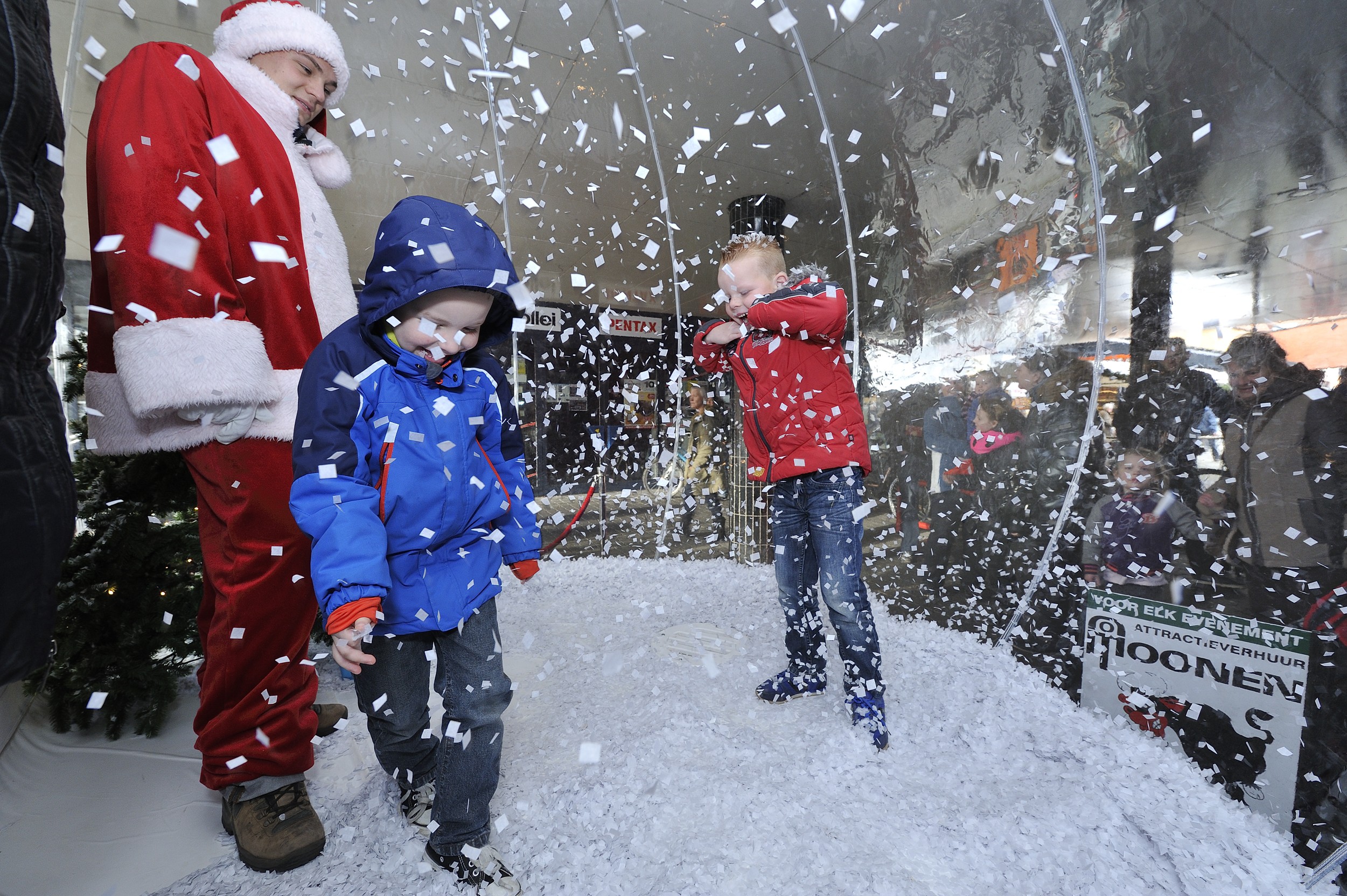 verkoop - Snowglobe (sneeuwbol) Ø3,2xH3,8m.