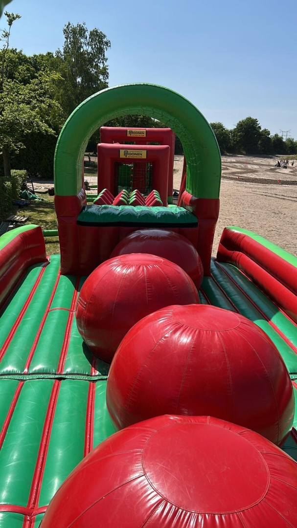 Mega balls hindernisbaan