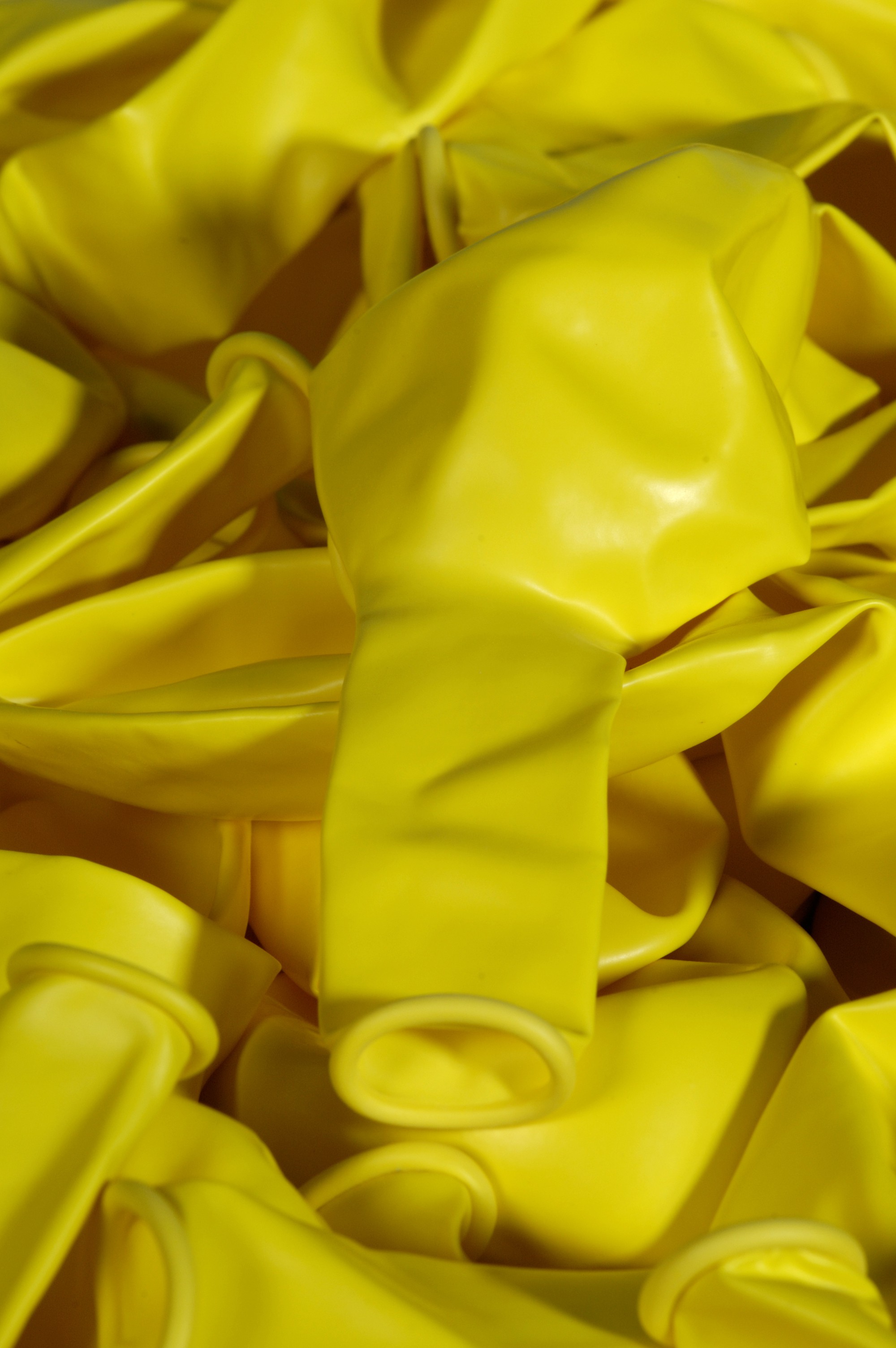 Ballonnen geel per 100 stuks (omtrek 90/100 cm)