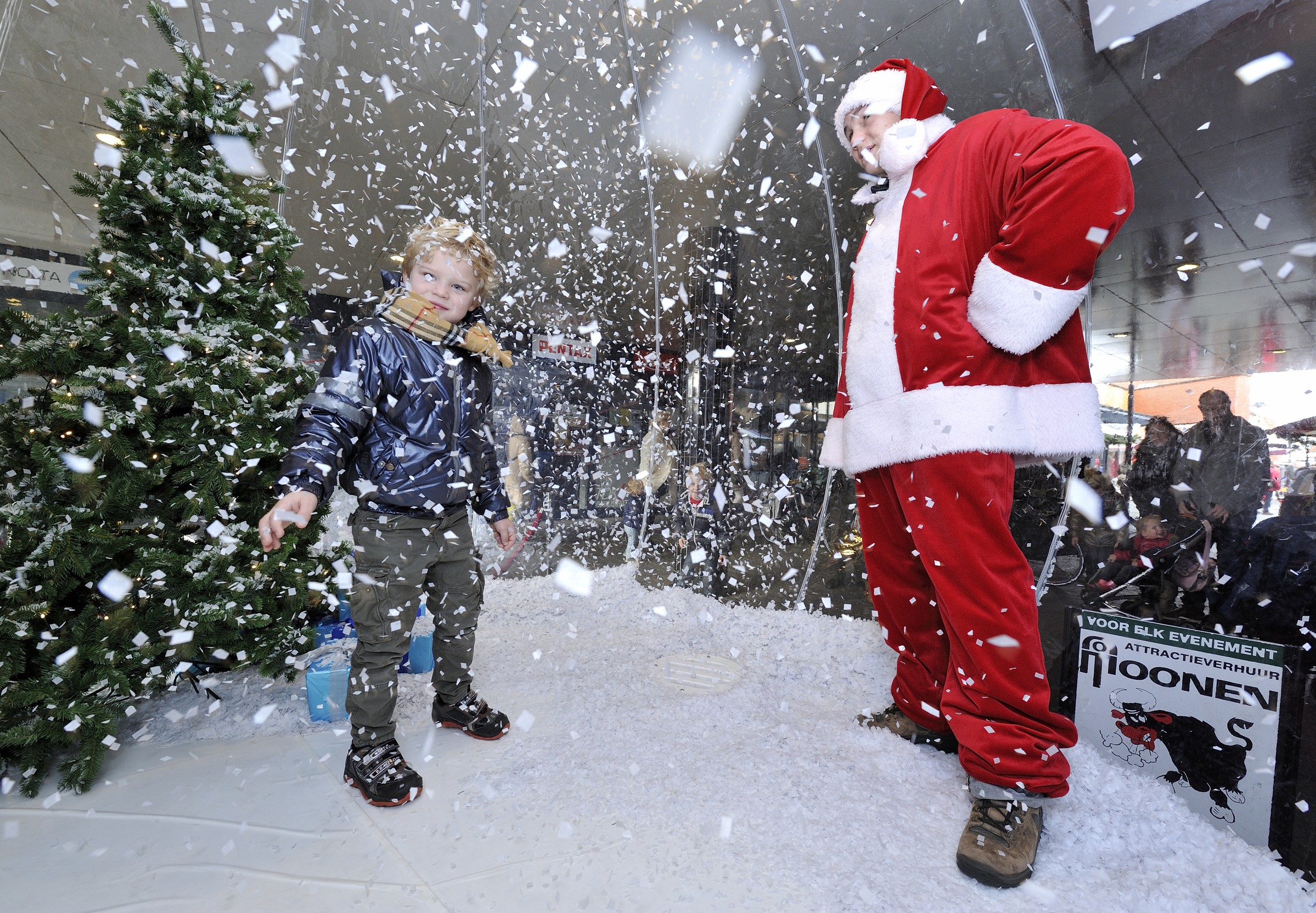 Snowglobe opblaasbaar (sneeuwbol) 3,2m