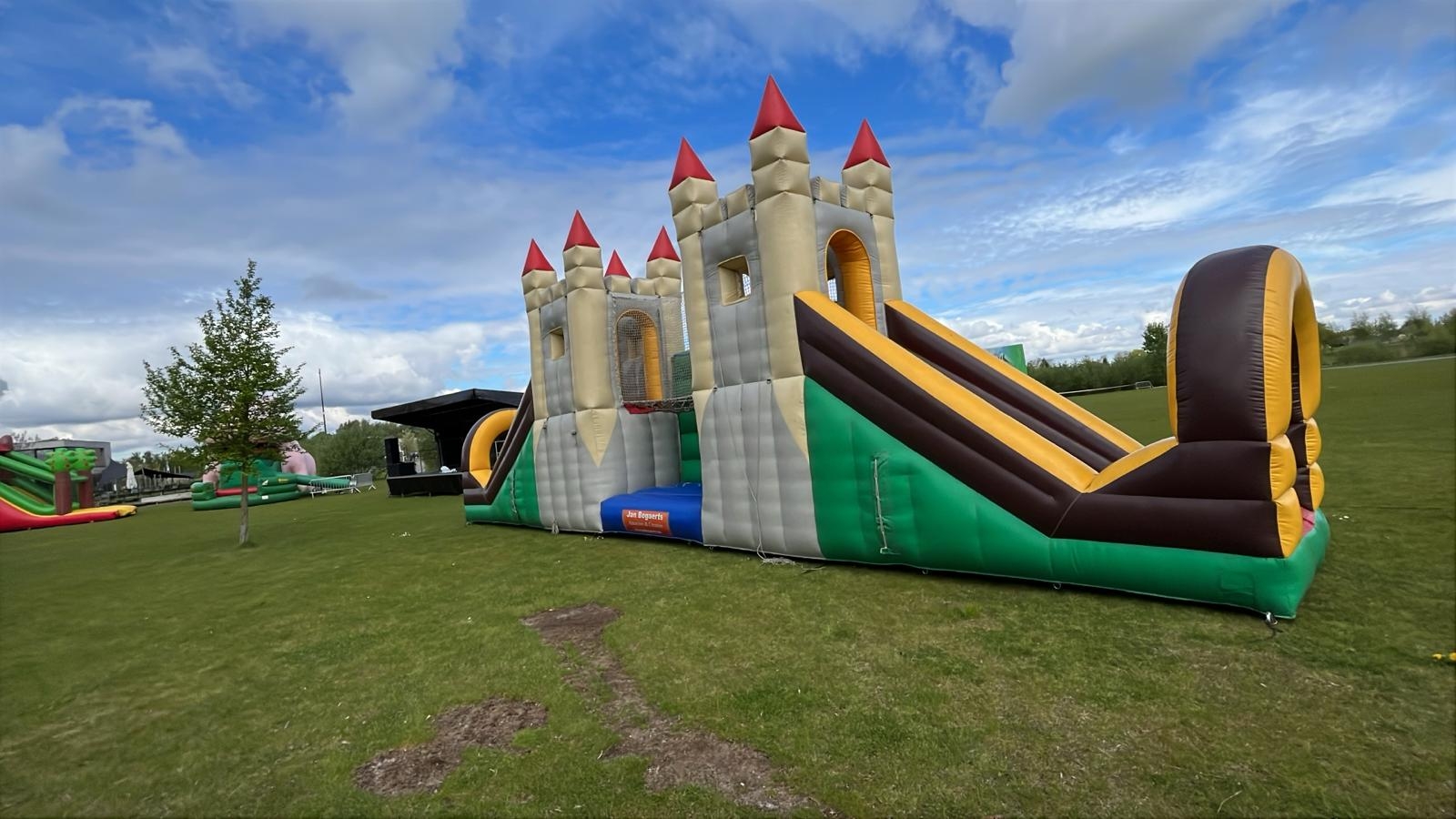 Kasteel met hangbrug